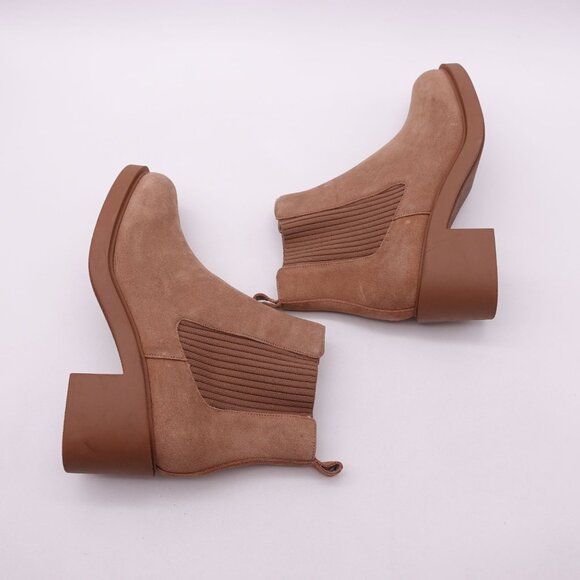 NEW Andre Assous Women's Gemma Chelsea Leather Ankle Booties Tan Size 9 - Picture 4 of 9